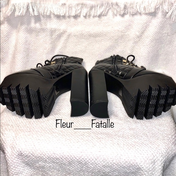 Gorgeous Black Ankle Booties 🖤 - Picture 4 of 4